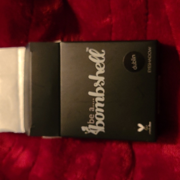 BE A BOMBSHELL EYESHADOW QUAD IN DUBLIN - Picture 2 of 5